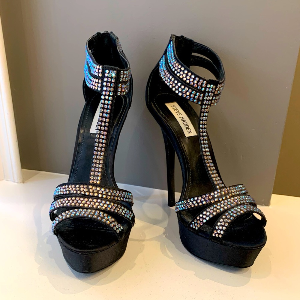 Steve Madden pumps; worn once. Wear to your next party or celebration!